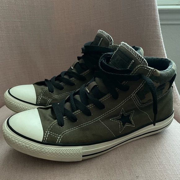 mens camo converse size 10